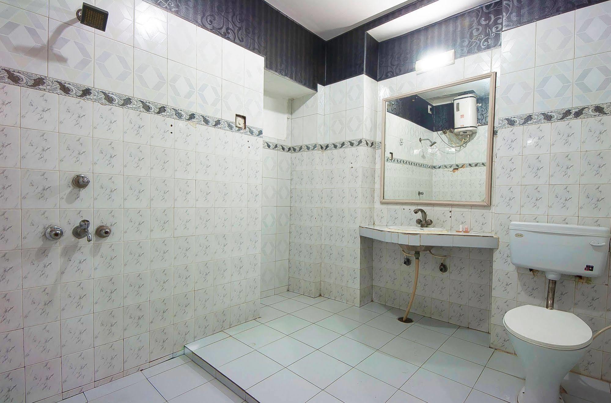 Fabhotel Basera Amritsar Eksteriør billede