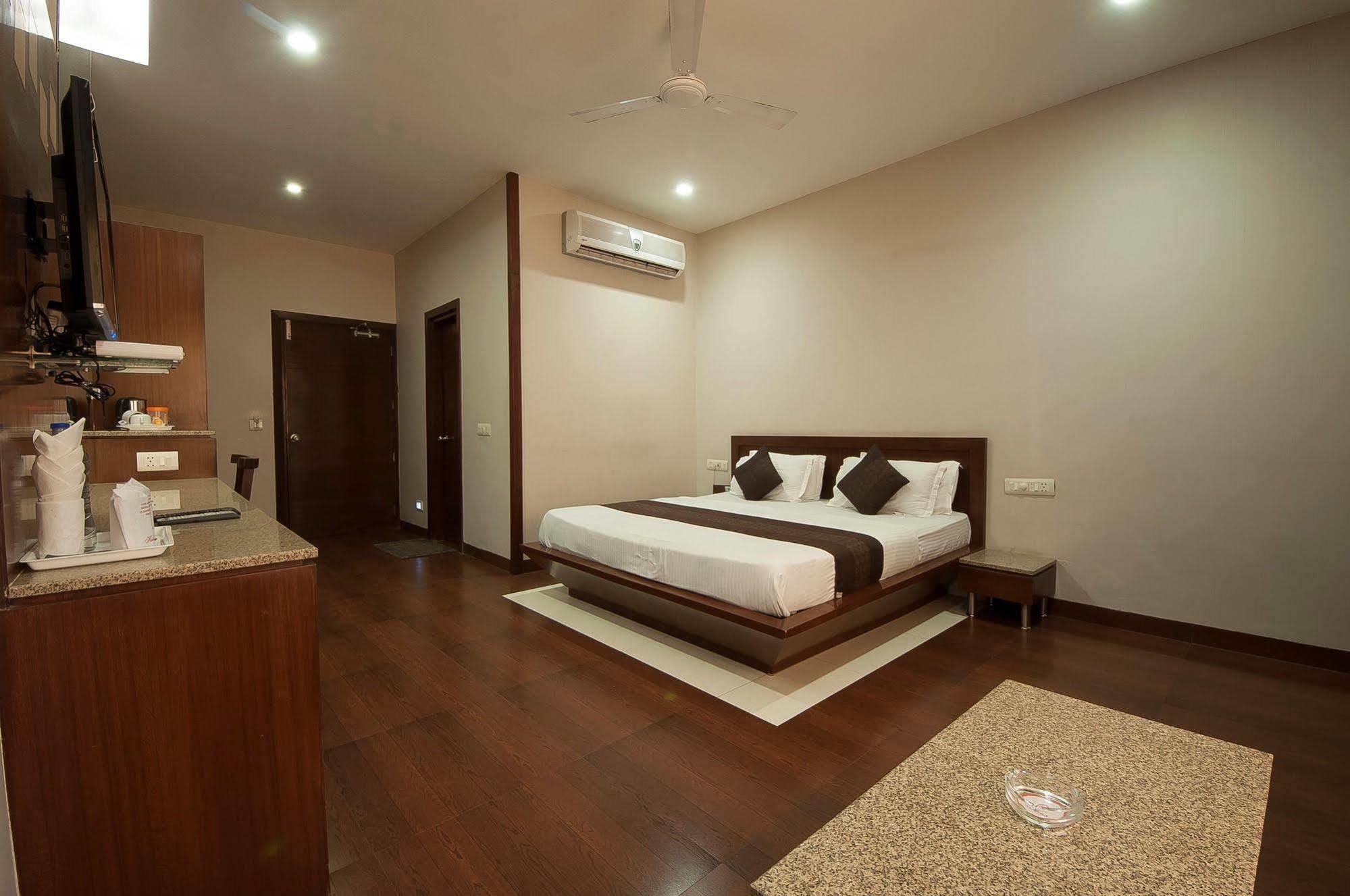 Fabhotel Basera Amritsar Eksteriør billede