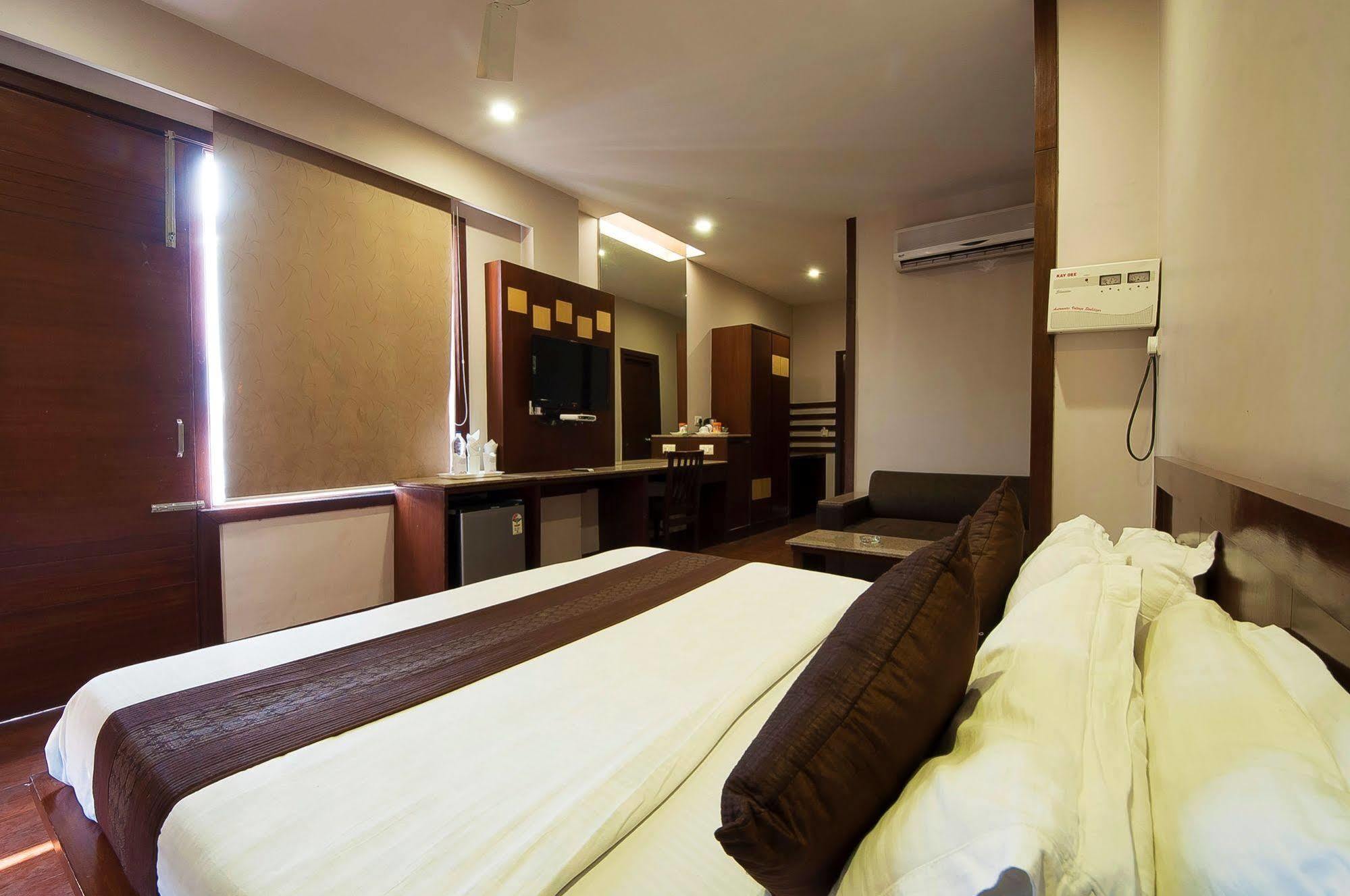 Fabhotel Basera Amritsar Eksteriør billede