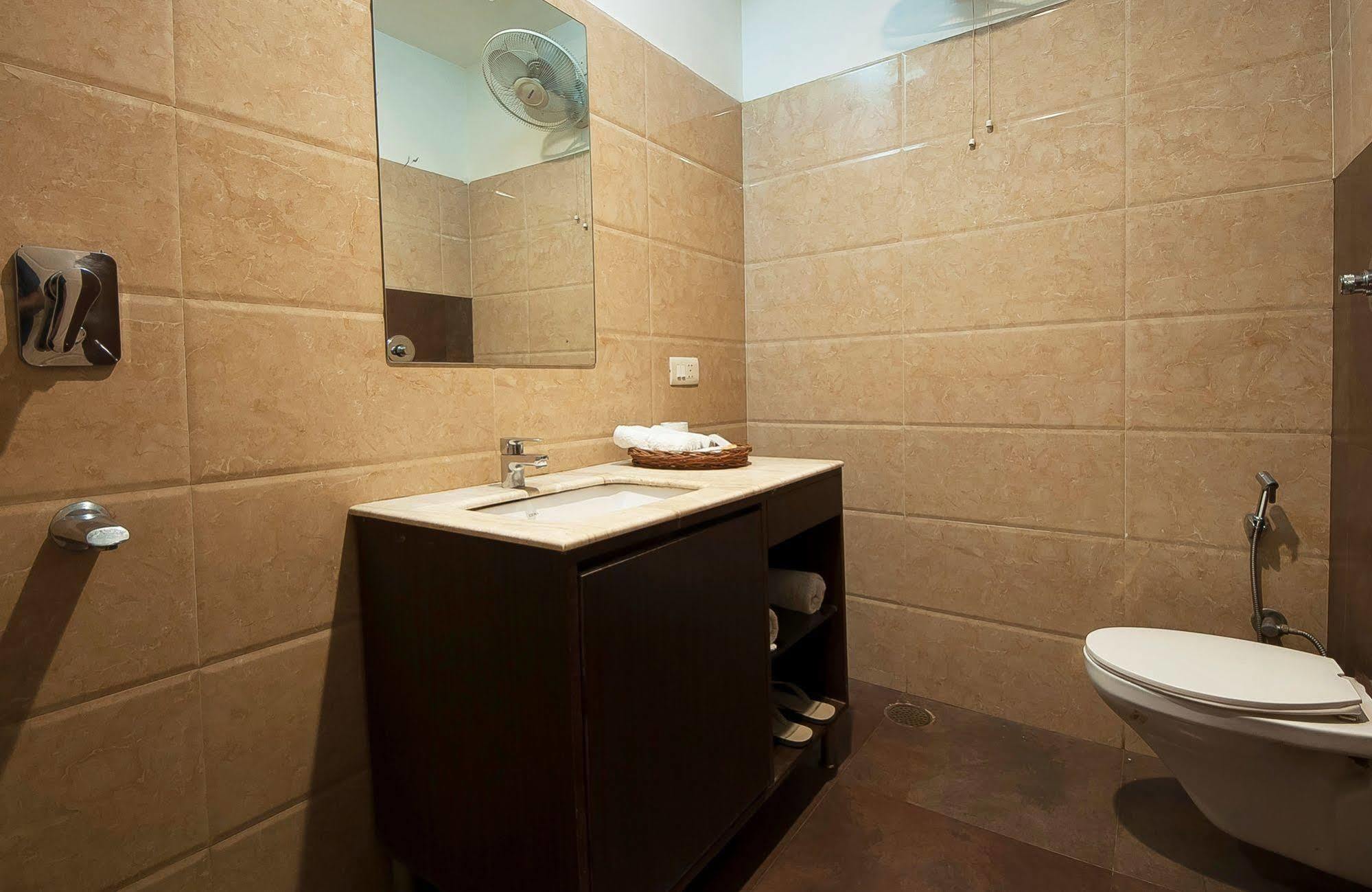 Fabhotel Basera Amritsar Eksteriør billede