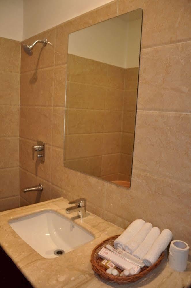 Fabhotel Basera Amritsar Eksteriør billede